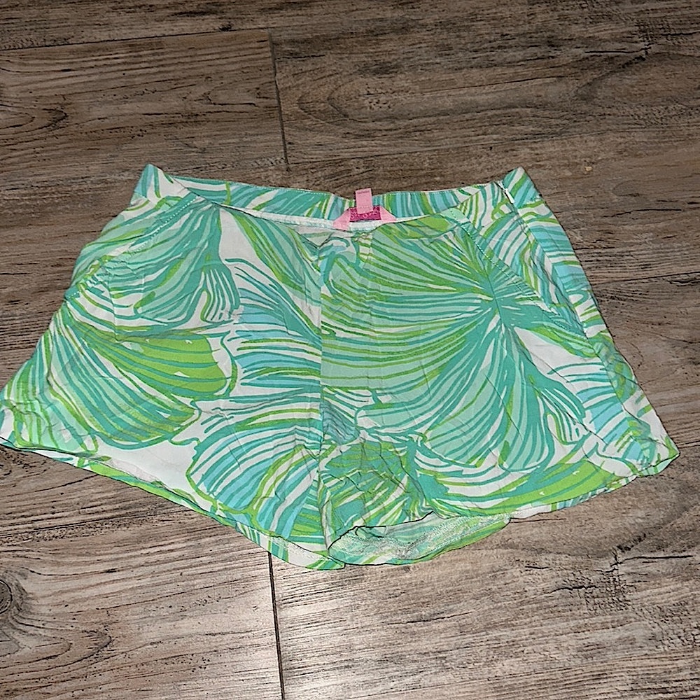 Lilly Pulitzer shorts size 4.
